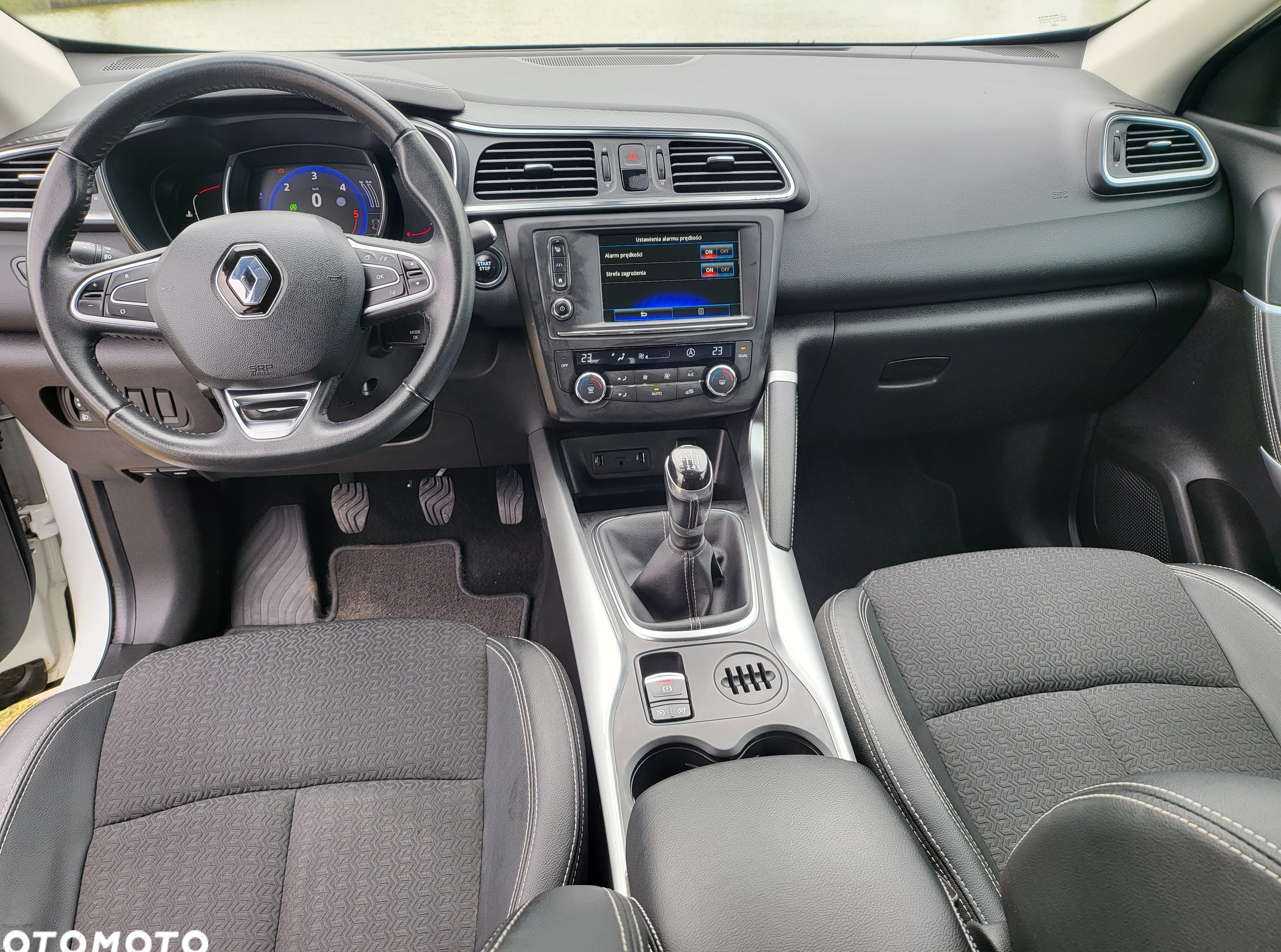 Renault Kadjar cena 48909 przebieg: 198000, rok produkcji 2016 z Sieradz małe 781